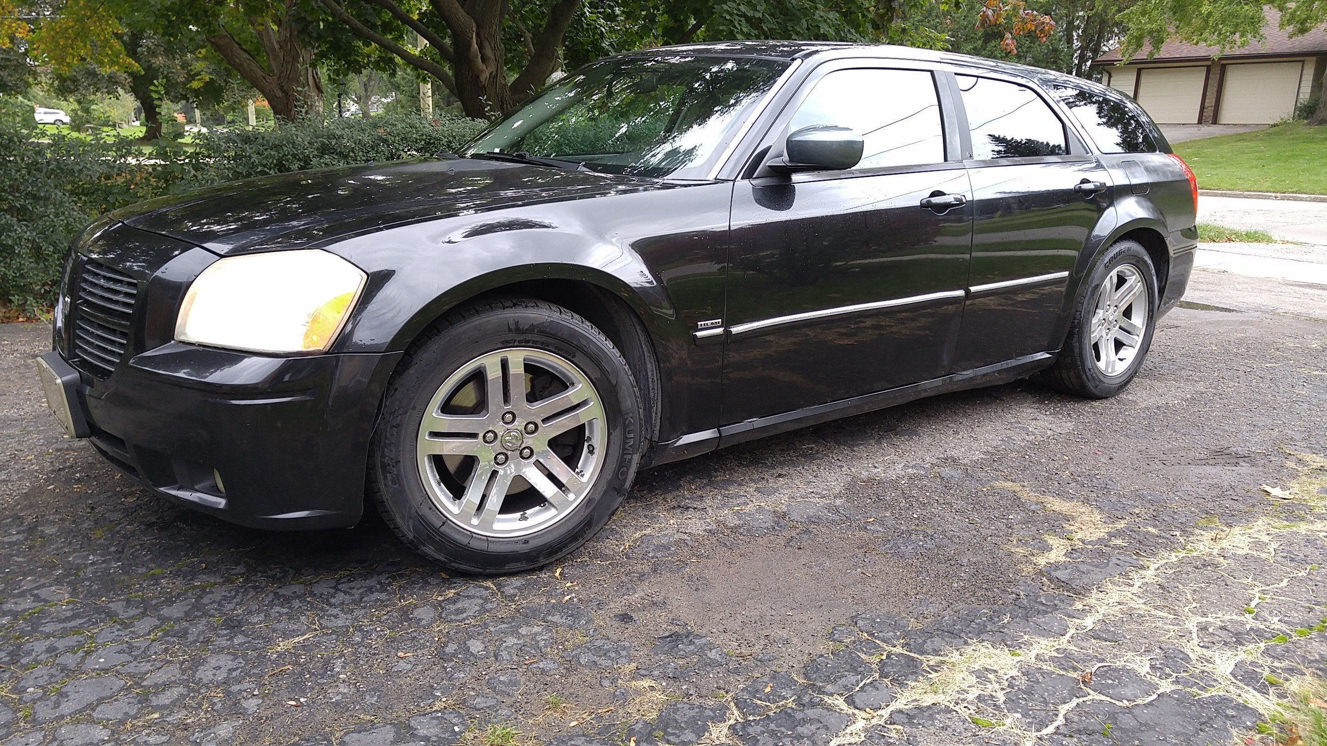 2005 Dodge Magnum RT RWD black with slate grey two-tone interior