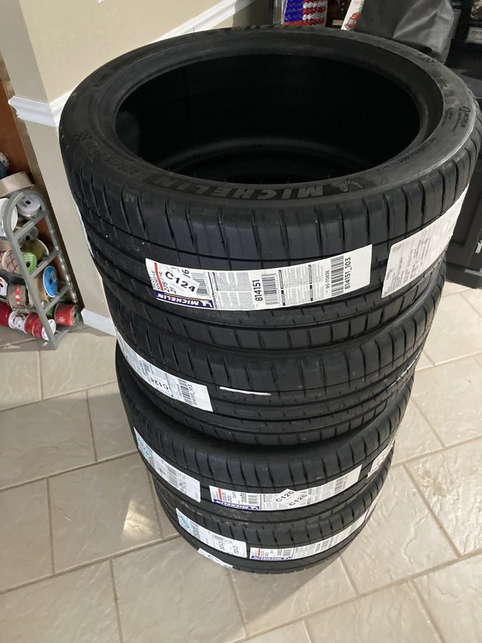 NEW Michelin Pilot Sport 4s - Staggered 275/35r20 305/35r20
